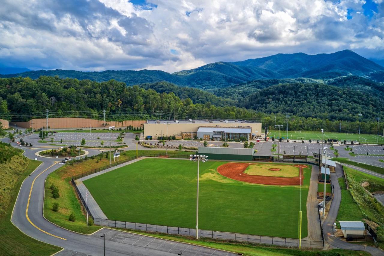 5Bd5B Escape Cabin With 2 Hottubs, Thtr &Game Rm,1Mi To The Parkway! 4Mi To Dollywood - Spring Deal Pigeon Forge Ngoại thất bức ảnh