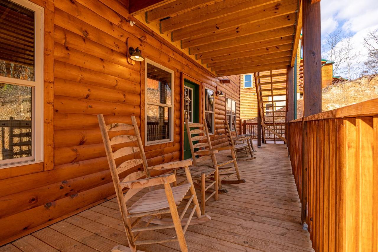 5Bd5B Escape Cabin With 2 Hottubs, Thtr &Game Rm,1Mi To The Parkway! 4Mi To Dollywood - Spring Deal Pigeon Forge Ngoại thất bức ảnh