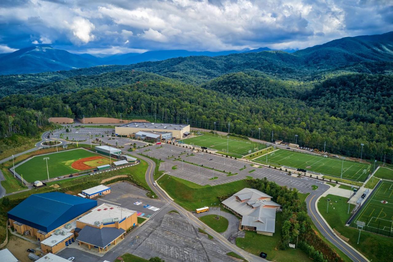 5Bd5B Escape Cabin With 2 Hottubs, Thtr &Game Rm,1Mi To The Parkway! 4Mi To Dollywood - Spring Deal Pigeon Forge Ngoại thất bức ảnh